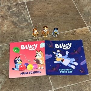 Bluey Bundle – 2 Books + 3 Figures (Bluey, Bingo, Chilli) – Like New